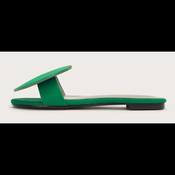 Slippers - Picture 3 of 6